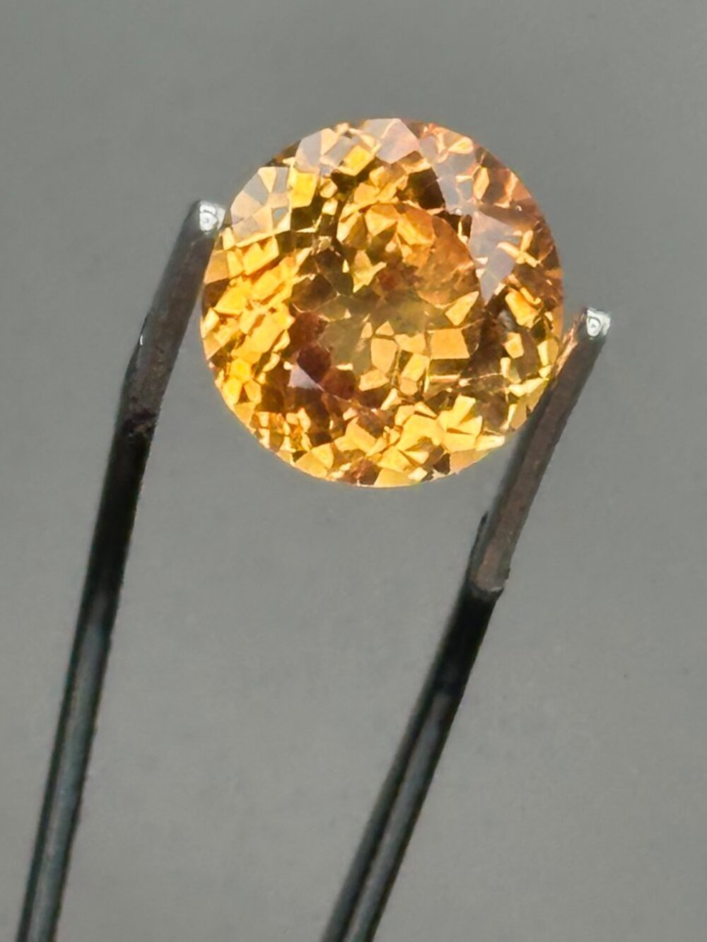Golden Orange Excellent Round Sapphire